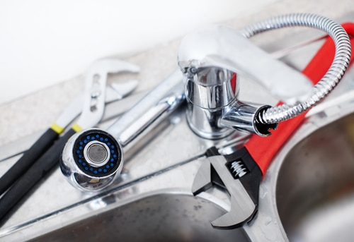 Do plumbers replace sinks